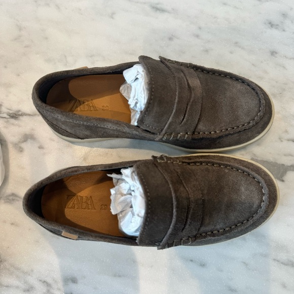Zara Kids 29 Boys Suede Loafers Gray Moccasin Designer Inspired Look Like New - Picture 3 of 6